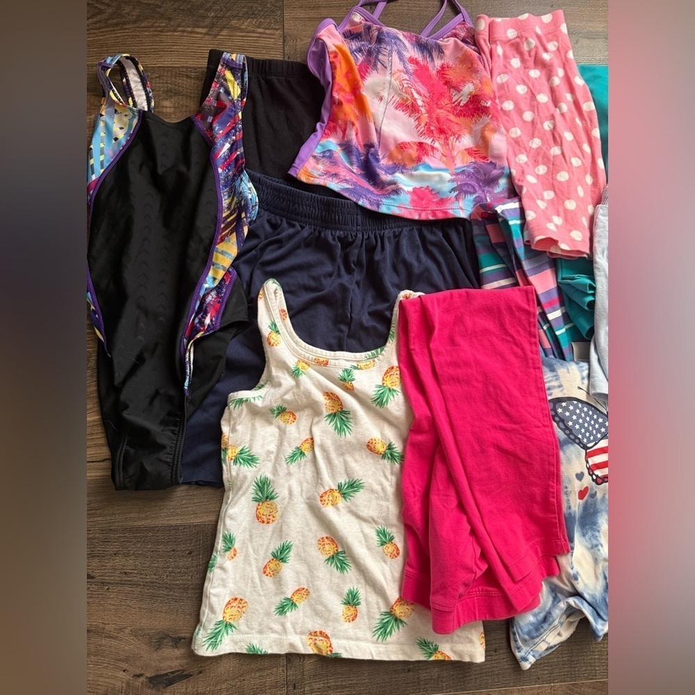 Kid's 12 Clothing Bundle Mixed Lot: 
12 Clothing Items,Mostly Size M,Size 8 - Picture 2 of 6